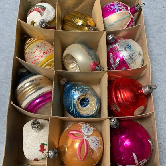 Vintage Hand-Painted Glass Christmas Ornaments Set of 12 Original Box - Picture 7 of 7